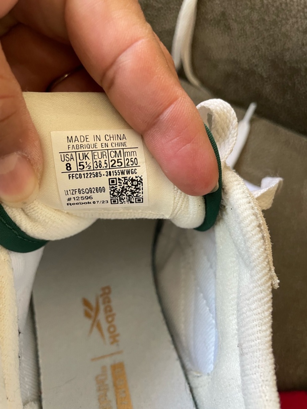 Reebok women’s sneaker shoes - Picture 3 of 4
